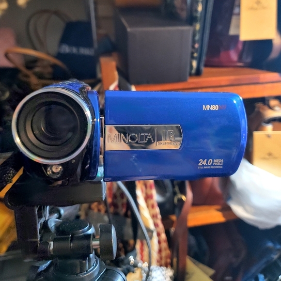 Minolta 80HD Digital Video Camera Bundle